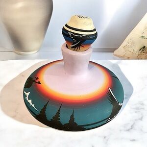 2pc Vtg Native American Navajo Tribal Signed Hand Painted Ceramic Vase set